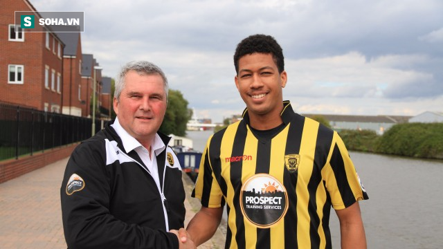 Cầu thủ kể xấu về bóng đá Việt Nam trên báo Anh: Thay CLB nhanh hơn thay áo