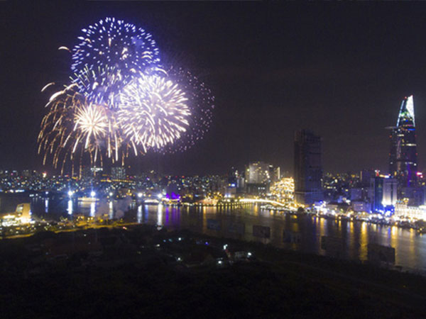 Pháo hoa sẽ rực trời 21 tỉnh thành đêm giao thừa tết Mậu Tuất