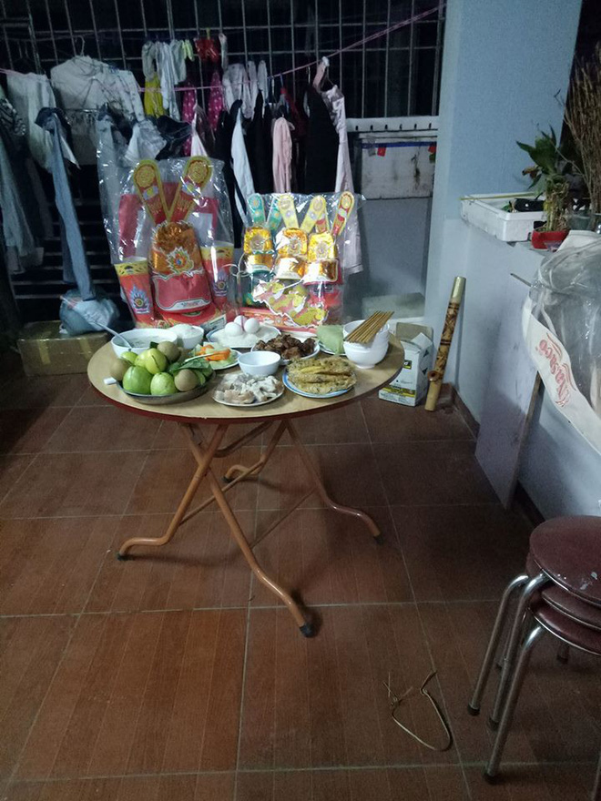 Chị em công sở rộn ràng khoe mâm cơm cúng ông Công ông Táo đẹp mắt