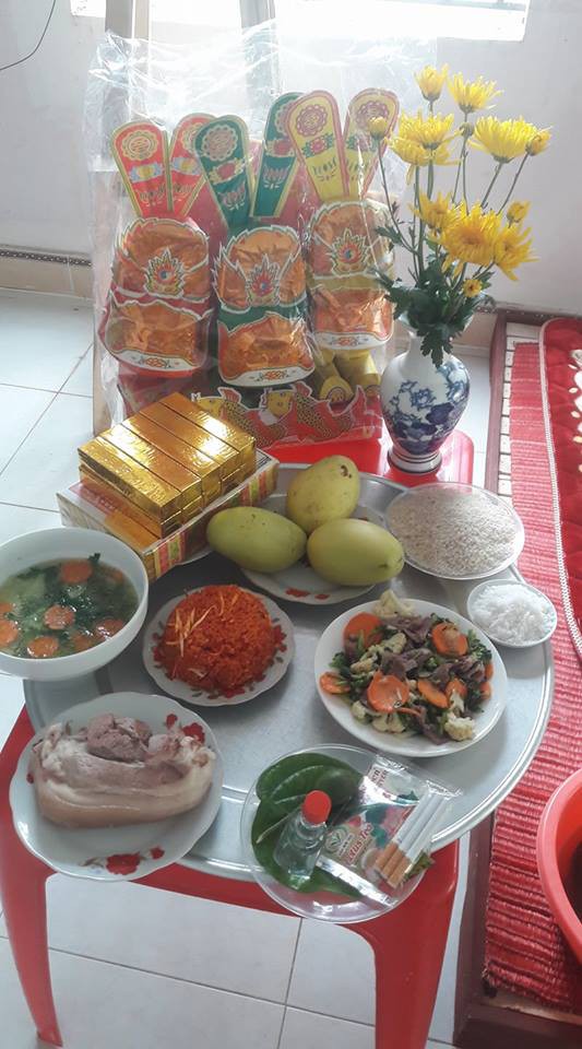 Chị em công sở rộn ràng khoe mâm cơm cúng ông Công ông Táo đẹp mắt