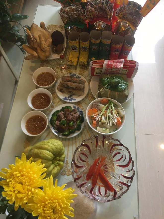 Chị em công sở rộn ràng khoe mâm cơm cúng ông Công ông Táo đẹp mắt