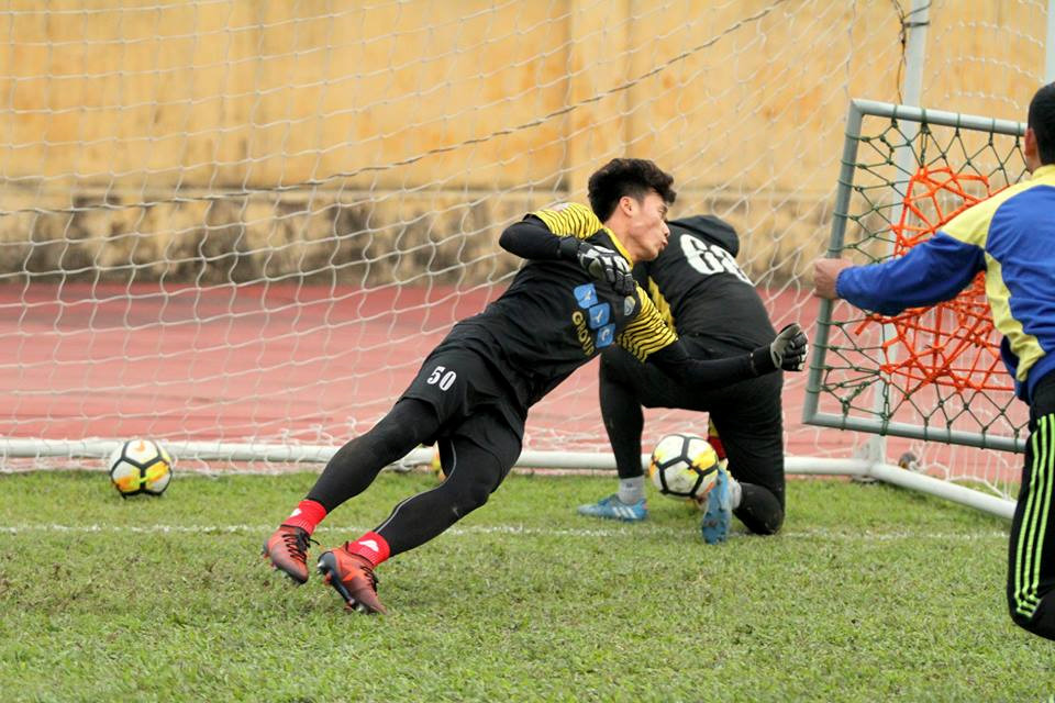 Các tuyển thủ U23 rạng rỡ trong ngày hội quân với CLB