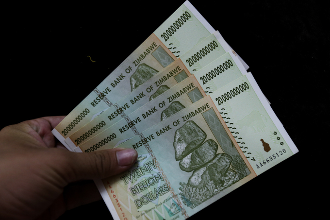 Săn tiền in hình linh vật Tết Mậu Tuất để lì xì ở Sài Gòn