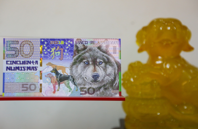 Săn tiền in hình linh vật Tết Mậu Tuất để lì xì ở Sài Gòn