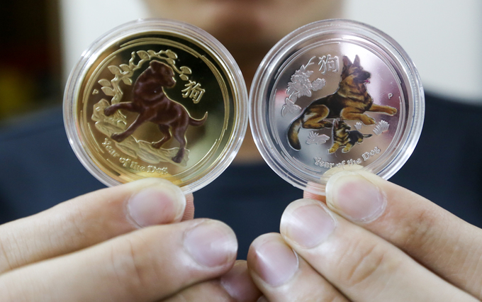 Săn tiền in hình linh vật Tết Mậu Tuất để lì xì ở Sài Gòn