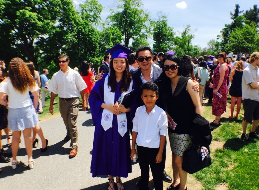 Tiểu thư 9X sở hữu tài sản kếch xù, được sao Trung Quốc nể trọng