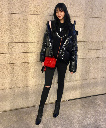 Tiểu thư 9X sở hữu tài sản kếch xù, được sao Trung Quốc nể trọng