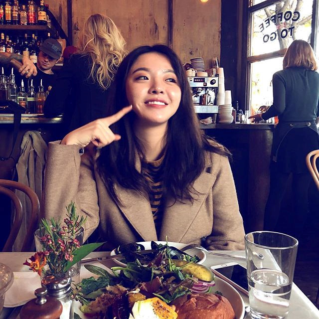 Tiểu thư 9X sở hữu tài sản kếch xù, được sao Trung Quốc nể trọng