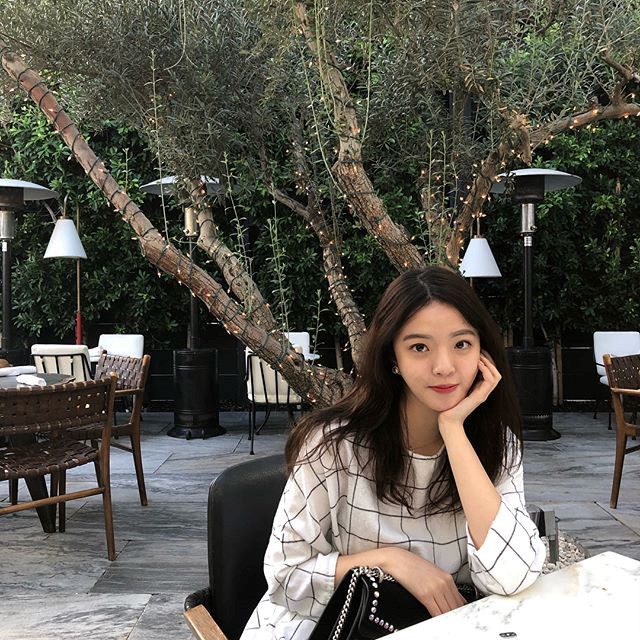 Tiểu thư 9X sở hữu tài sản kếch xù, được sao Trung Quốc nể trọng