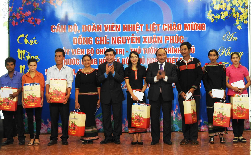 Thủ tướng Nguyễn Xuân Phúc: Không để dân thiếu đói và không có Tết