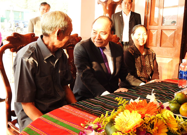 Thủ tướng Nguyễn Xuân Phúc: Không để dân thiếu đói và không có Tết