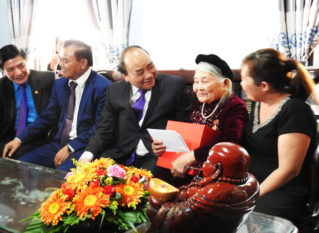 Thủ tướng Nguyễn Xuân Phúc: Không để dân thiếu đói và không có Tết