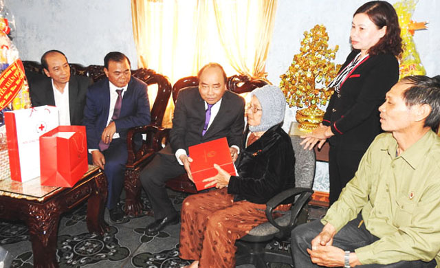 Thủ tướng Nguyễn Xuân Phúc: Không để dân thiếu đói và không có Tết