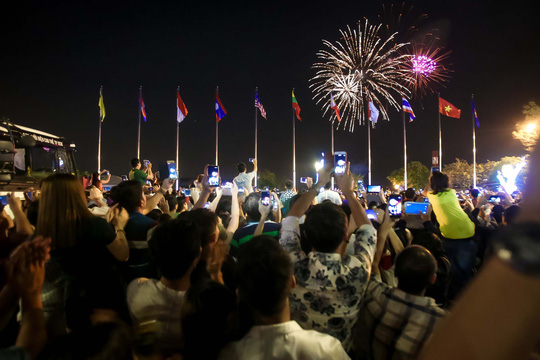 Bắn tiền tỉ lên trời!