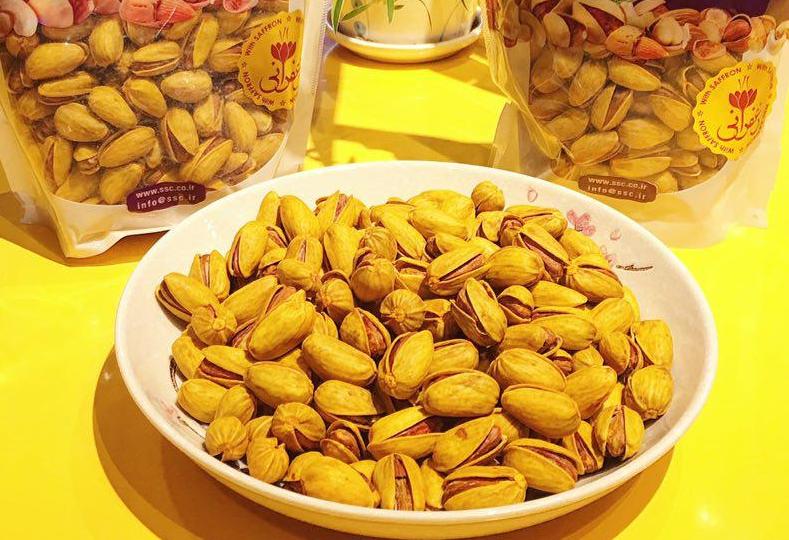 Vàng đỏ 500 triệu tẩm hạt dẻ cười: Bà chị mua luôn 3 cân ăn tết