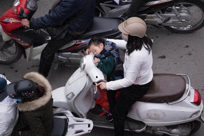 Gần Tết, xe nhích từng cm trên phố ở Hà Nội