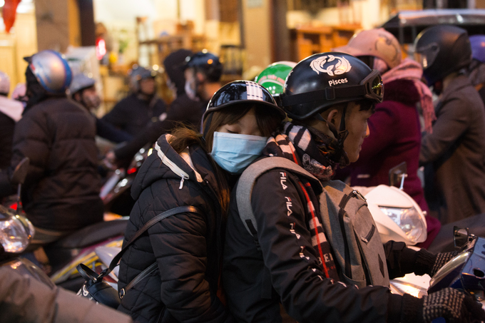 Gần Tết, xe nhích từng cm trên phố ở Hà Nội