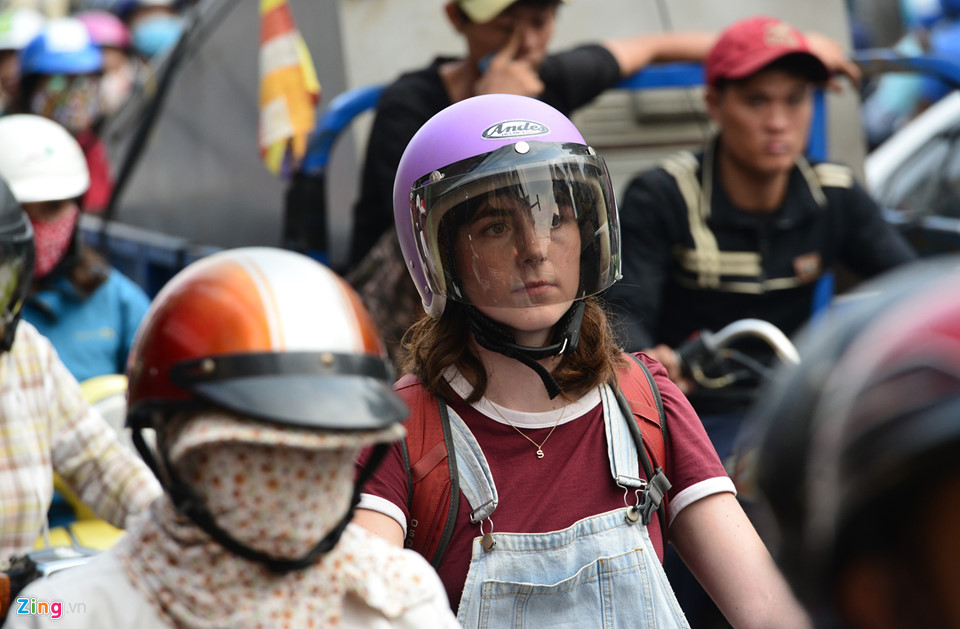 Kẹt xe khắp Sài Gòn ngày cận Tết