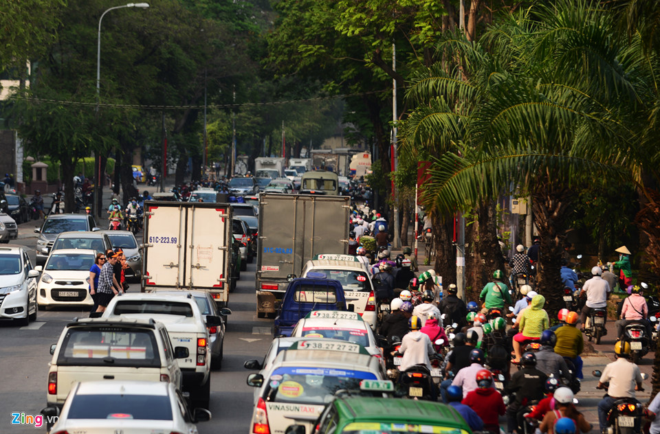 Kẹt xe khắp Sài Gòn ngày cận Tết