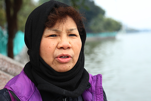 Muôn kiểu thả cá chép ngày ông Táo của người dân Hà Nội