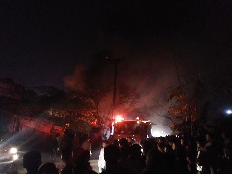 Hà Nội: Nhà xưởng bốc hỏa ngùn ngụt