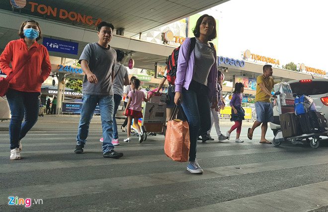 Người dân bắt đầu về quê, các cửa ngõ Sài Gòn ùn tắc Người dân bắt đầu về quê, các cửa ngõ Sài Gòn ùn tắc