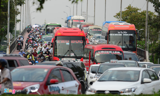 Người dân bắt đầu về quê, các cửa ngõ Sài Gòn ùn tắc Người dân bắt đầu về quê, các cửa ngõ Sài Gòn ùn tắc