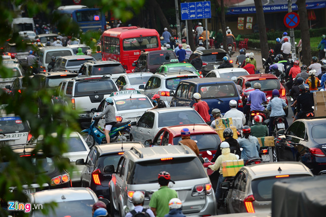 Người dân bắt đầu về quê, các cửa ngõ Sài Gòn ùn tắc Người dân bắt đầu về quê, các cửa ngõ Sài Gòn ùn tắc