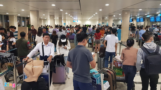 Người dân bắt đầu về quê, các cửa ngõ Sài Gòn ùn tắc Người dân bắt đầu về quê, các cửa ngõ Sài Gòn ùn tắc