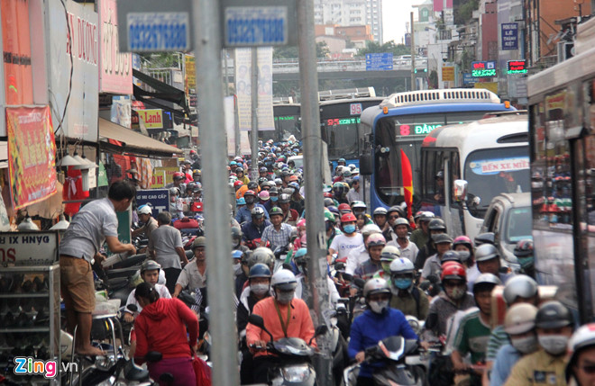 Người dân bắt đầu về quê, các cửa ngõ Sài Gòn ùn tắc Người dân bắt đầu về quê, các cửa ngõ Sài Gòn ùn tắc