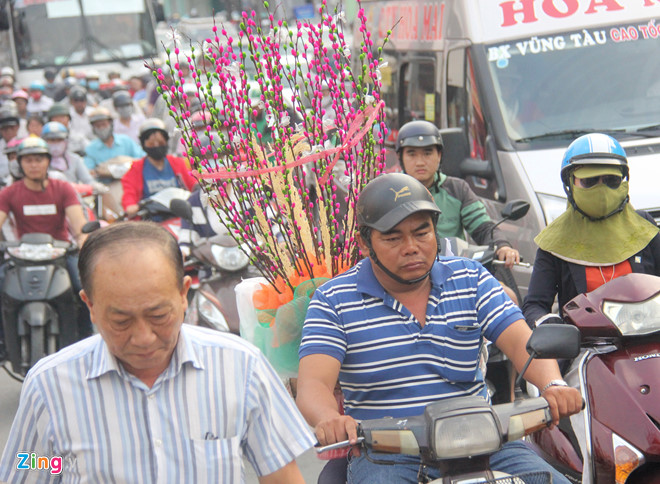Người dân bắt đầu về quê, các cửa ngõ Sài Gòn ùn tắc Người dân bắt đầu về quê, các cửa ngõ Sài Gòn ùn tắc