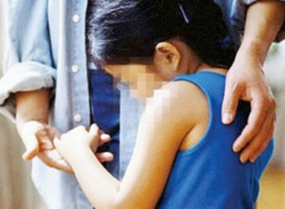 Bà bàng hoàng phát hiện cháu gái 8 tuổi bị xâm hại