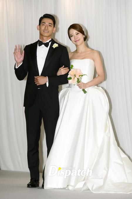 Nóng: Chồng nữ hoàng nhạc phim Baek Ji Young bị bắt khẩn cấp vì sử dụng ma túy Nóng: Chồng nữ hoàng nhạc phim Baek Ji Young bị bắt khẩn cấp vì sử dụng ma túy