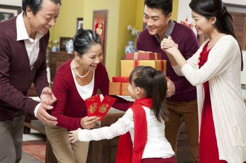 Những điều cấm kỵ bạn nên biết khi lì xì cho trẻ ngày Tết Những điều cấm kỵ bạn nên biết khi lì xì cho trẻ ngày Tết