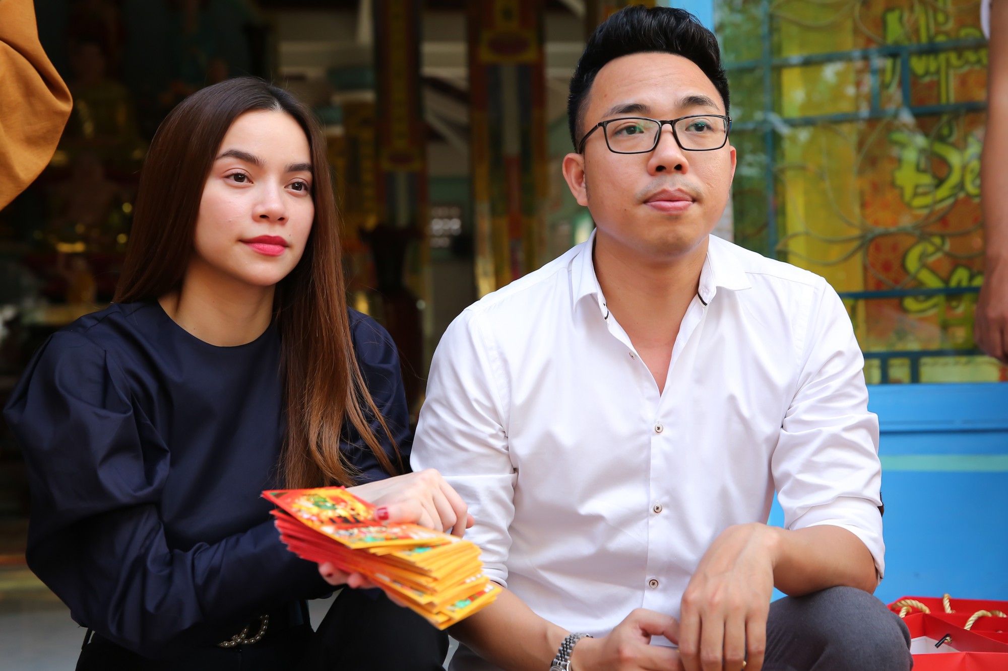 Hồ Ngọc Hà dành cả ngày làm từ thiện, đi xe máy trao quà Tết cho người vô gia cư lúc nửa đêm