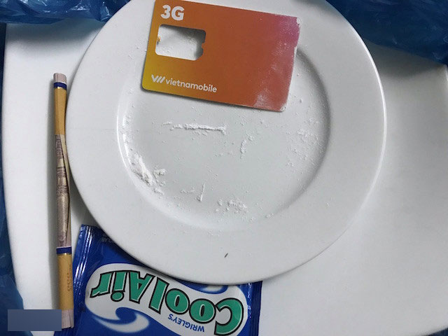 Lại phát hiện nhóm nam nữ 9X cùng bay tại karaoke Pha Lê