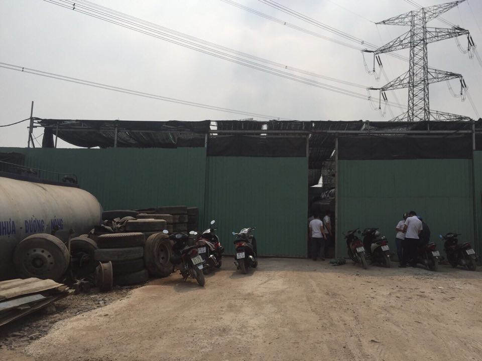 Bắt quả tang đường dây rút ruột xăng dầu cực lớn ở TP.HCM