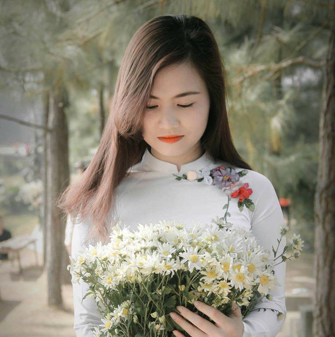 Clip cậu bé mầm non khóc nức nở vì sợ cô giáo đi lấy chồng gây sốt, nhan sắc của cô giáo khiến bao người ngẩn ngơ