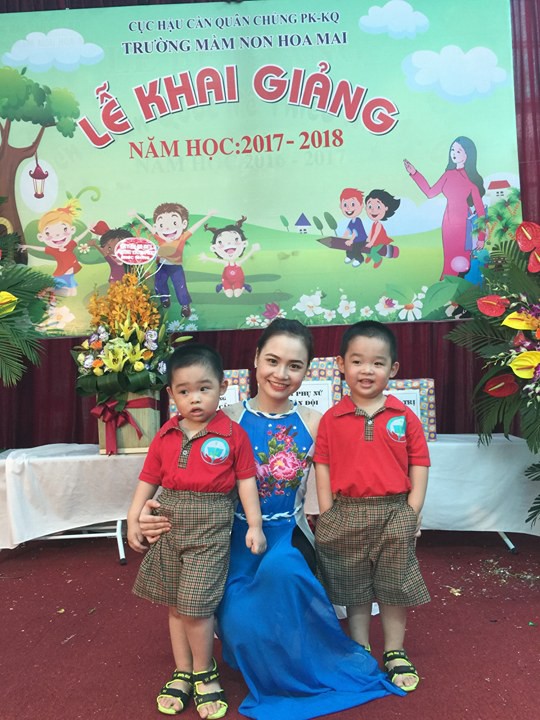 Clip cậu bé mầm non khóc nức nở vì sợ cô giáo đi lấy chồng gây sốt, nhan sắc của cô giáo khiến bao người ngẩn ngơ