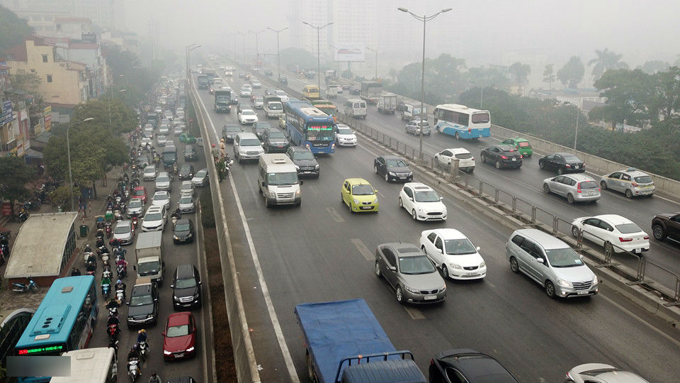 Người dân chật vật tìm lối thoát khỏi cửa ngõ Hà Nội