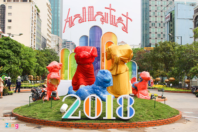 Cấp tập hoàn thiện đường hoa Tết Mậu Tuất 2018 ở phố đi bộ Nguyễn Huệ