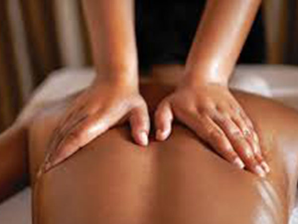 Nhóm giang hồ đập tiệm massage vì không được tiếp viên chiều