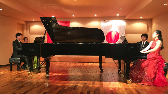 Nam sinh 13 tuổi đại diện Việt Nam chơi piano ở Nhật Bản