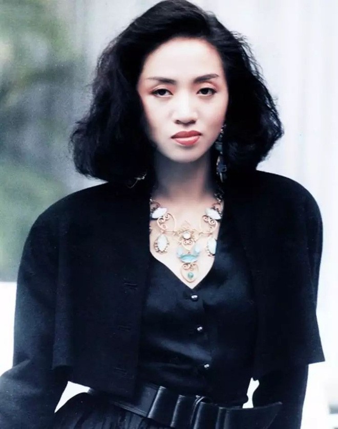 Chuyện đáng sợ trong showbiz sao Hoa ngữ: Lấy tỉ phú bị ruồng bỏ, mất mạng vì người tình Chuyện đáng sợ trong showbiz sao Hoa ngữ: Lấy tỉ phú bị ruồng bỏ, mất mạng vì người tình
