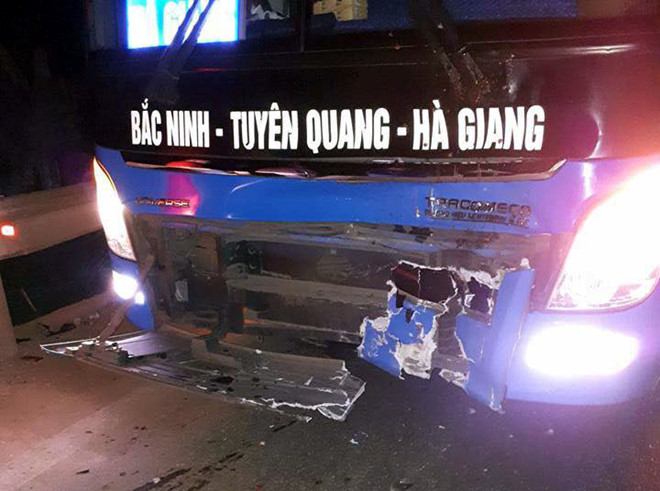 Exciter đấu đầu ôtô khách, 3 thanh niên thiệt mạng