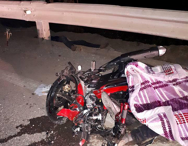 Exciter đấu đầu ôtô khách, 3 thanh niên thiệt mạng