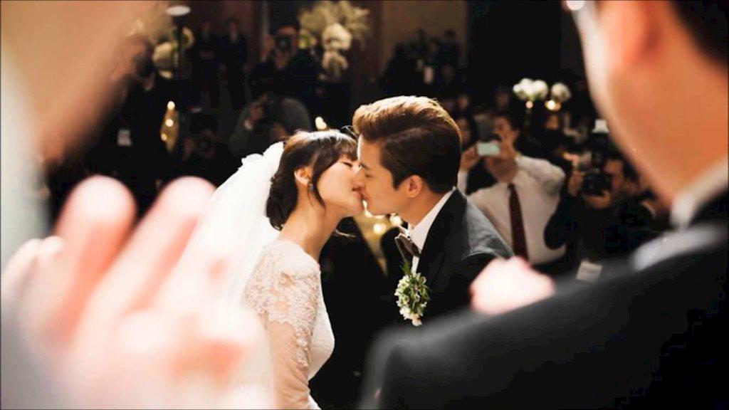 Bão mạng với chiêm nghiệm đắt hơn vàng về chuyện tình cũ của chú rể 32 tuổi