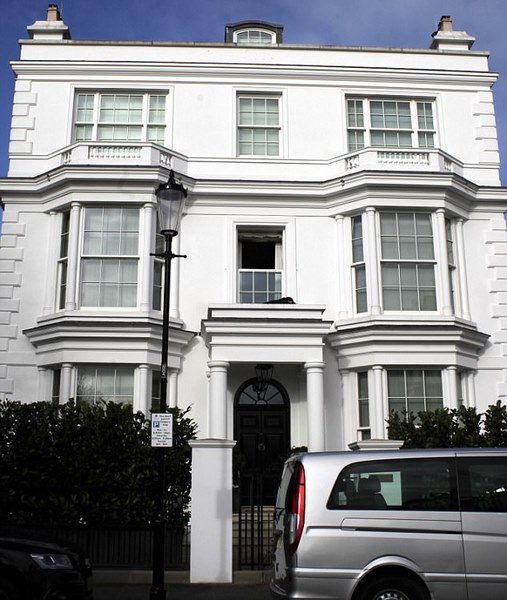 Anh: Được 2.700 tỉ đồng li dị, vợ vẫn nài thêm 700 tỉ nữa