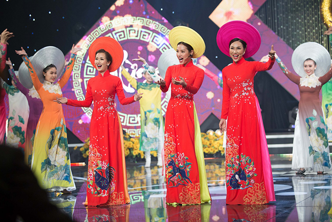 Hoa hậu Kiều Ngân đăng quang Én Vàng 2017 với số điểm tuyệt đối