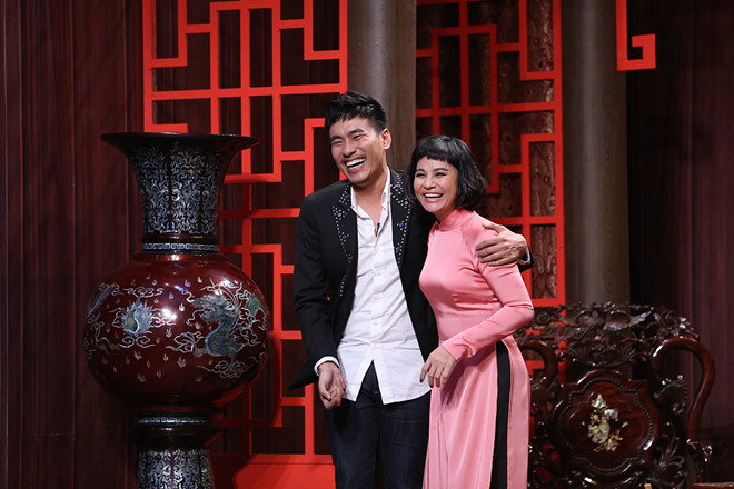 Hòa Minzy làm ngơ khi chuyện tình với Công Phượng bị đưa lên Ơn giời